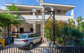 2 Bedroom Lovely Apartment In Pinezici